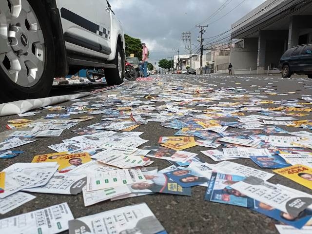 Ruas tomadas por panfletos políticos provocam aumento de quedas, em Feira; ocorrências aumentaram no HGCA