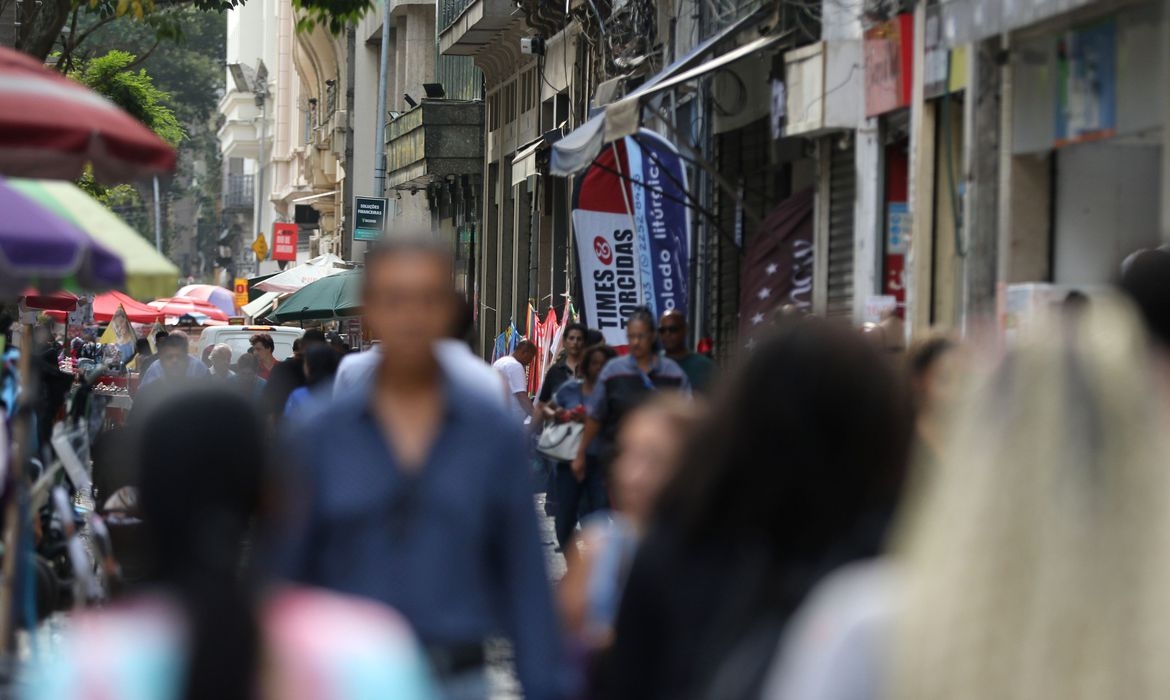 Brasil registra 69 mortes e mais de 22,6 mil casos de Covid-19 em 24 horas