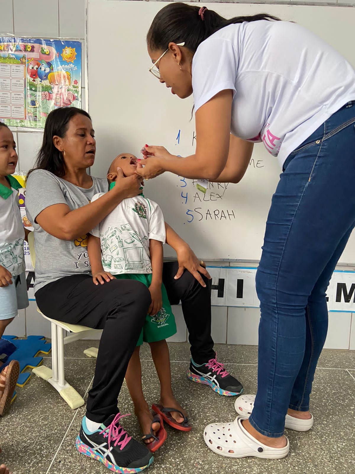 Mais de 700 crianças vacinadas contra a pólio nas escolas municipais