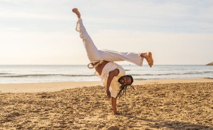 Maple Bear realiza festival de capoeira