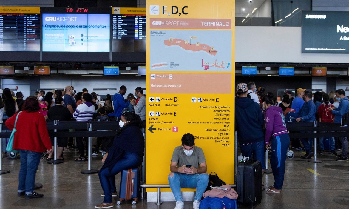 Máscaras passam a ser obrigatórias em aviões e aeroportos, a partir de hoje (25)   