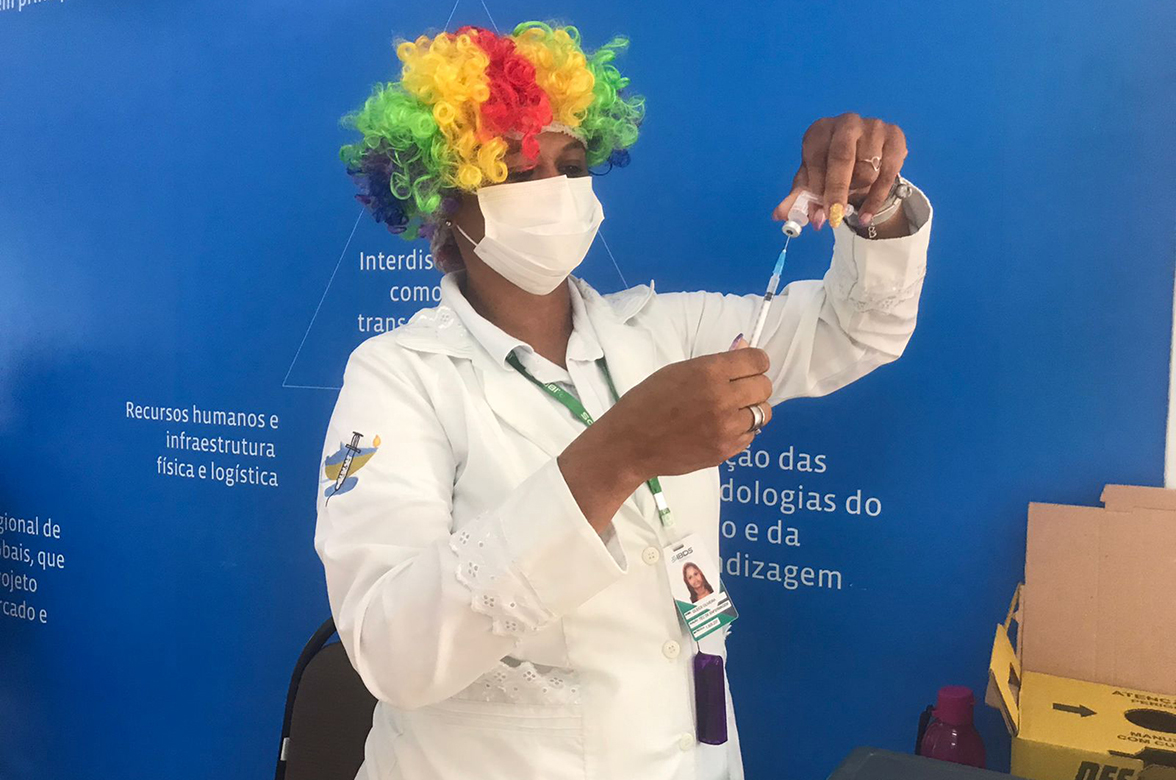 Aplicação da 2ª dose contra a Covid-19 é retomada para crianças de 3 e 4 anos, em FSA