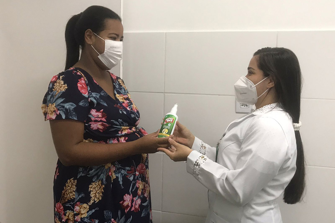 Prefeitura de Feira inicia entrega de repelentes para gestantes que fazem pré-natal em unidades de saúde
