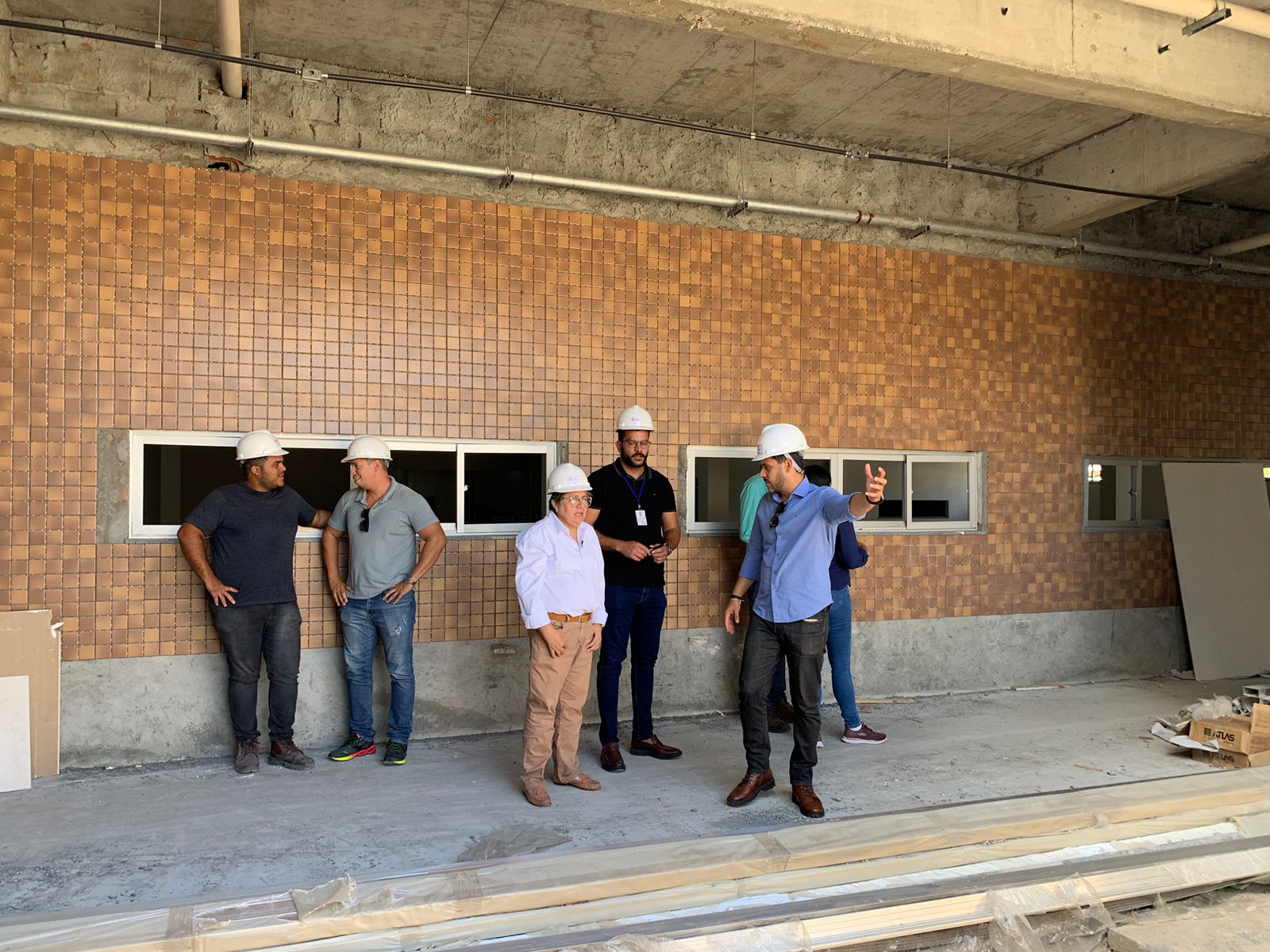 Secretária de Saúde e Nova Diretora  do Hospital Geral Clériston Andrade visitam obras de reforma e ampliação
