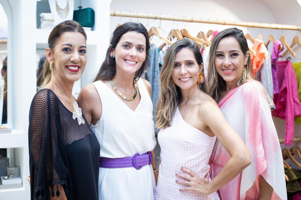 Coquetel badalado marca chegada da Isaro ao Shopping Barra