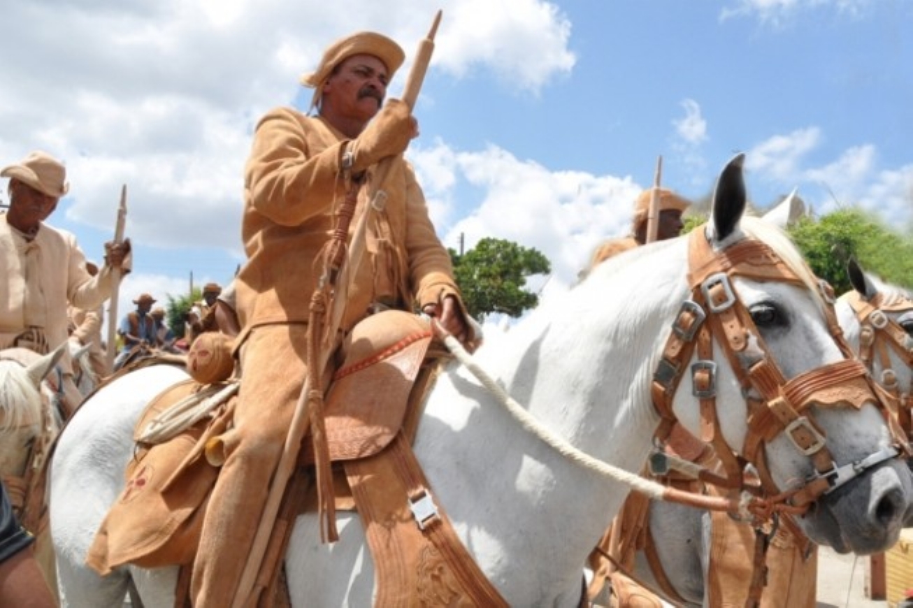 Festa do Vaqueiro no distrito João Durval, este fim de semana, terá Adelmário Coelho entre as atrações