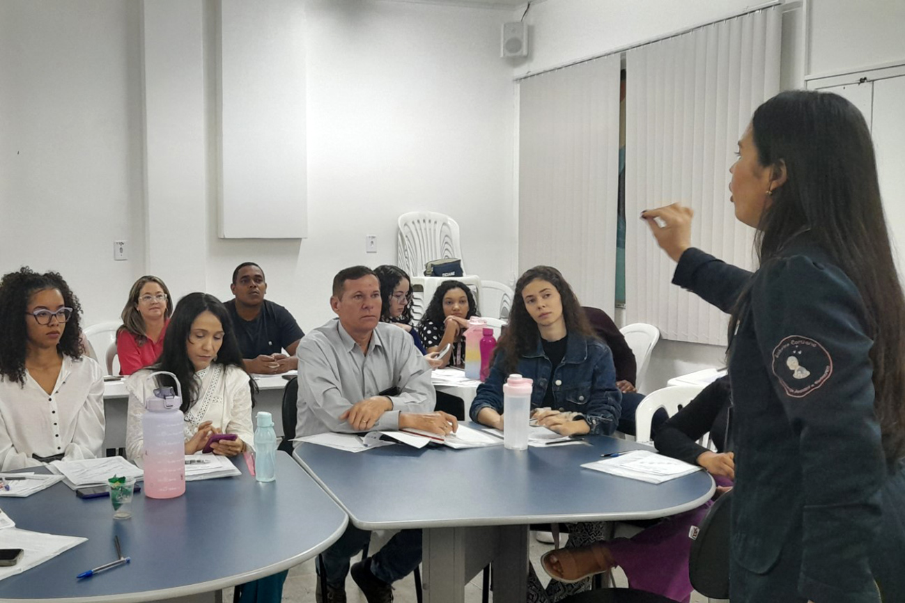 Hospital da Mulher e Apae promovem treinamento para aprimorar atendimento às crianças