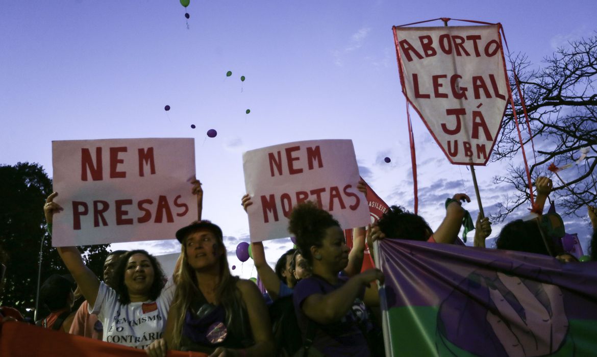 Legalização do aborto volta ao debate público com julgamento no Supremo Tribunal Federal