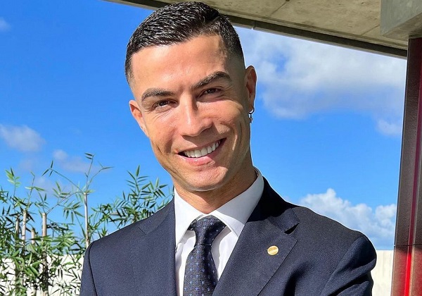Cristiano Ronaldo é condenado a 100 chibatadas por adultério no Irã; entenda