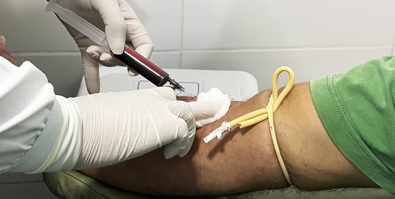 NOVEMBRO AZUL: laboratório do Hospital da Mulher de Feira de Santana realiza exame PSA