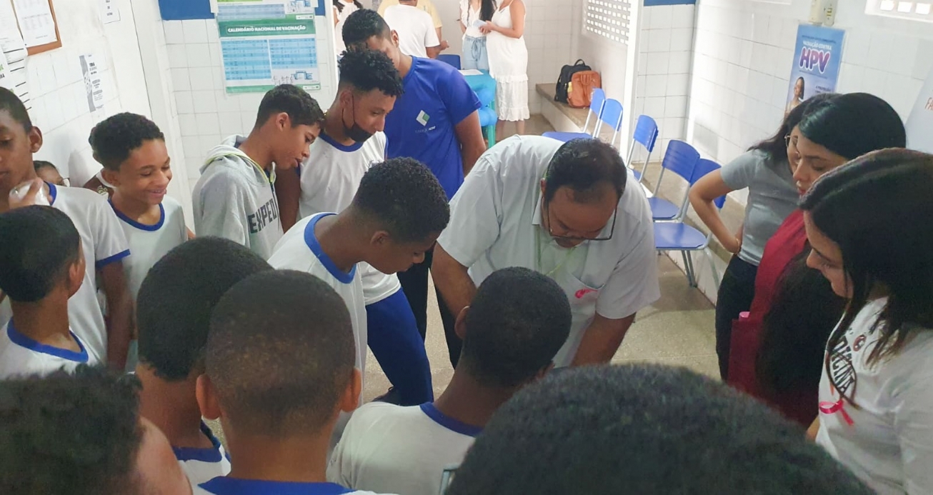 Novembrinho Azul alerta sobre importância da vacinação contra HPV para os meninos