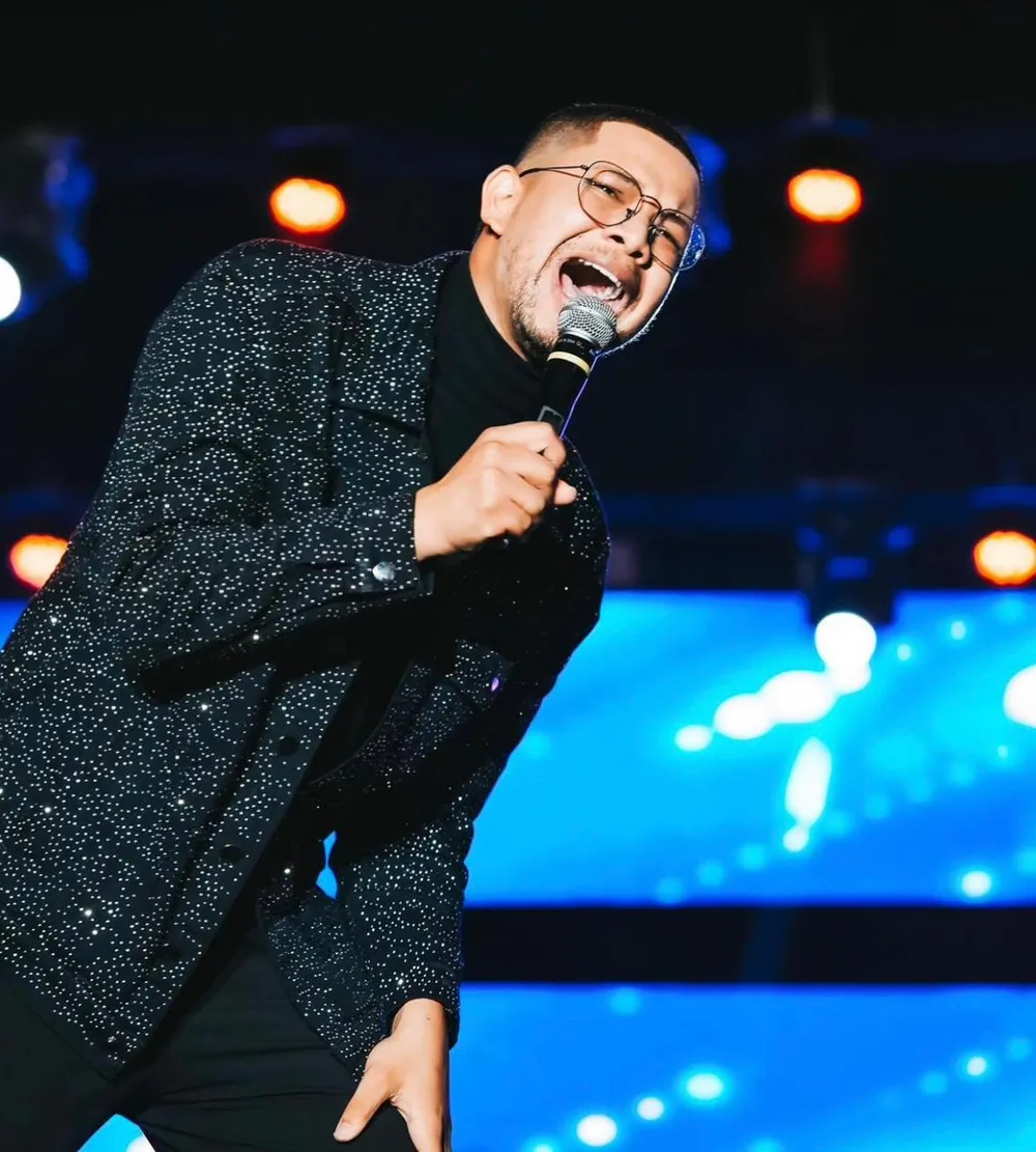 Cantor gospel passa mal e morre, em cima do palco, durante show em Feira de Santana