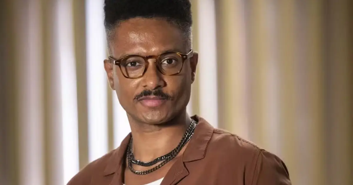 Ator da Globo sofre acidente de trânsito durante o Carnaval de Salvador e é internado no HGE