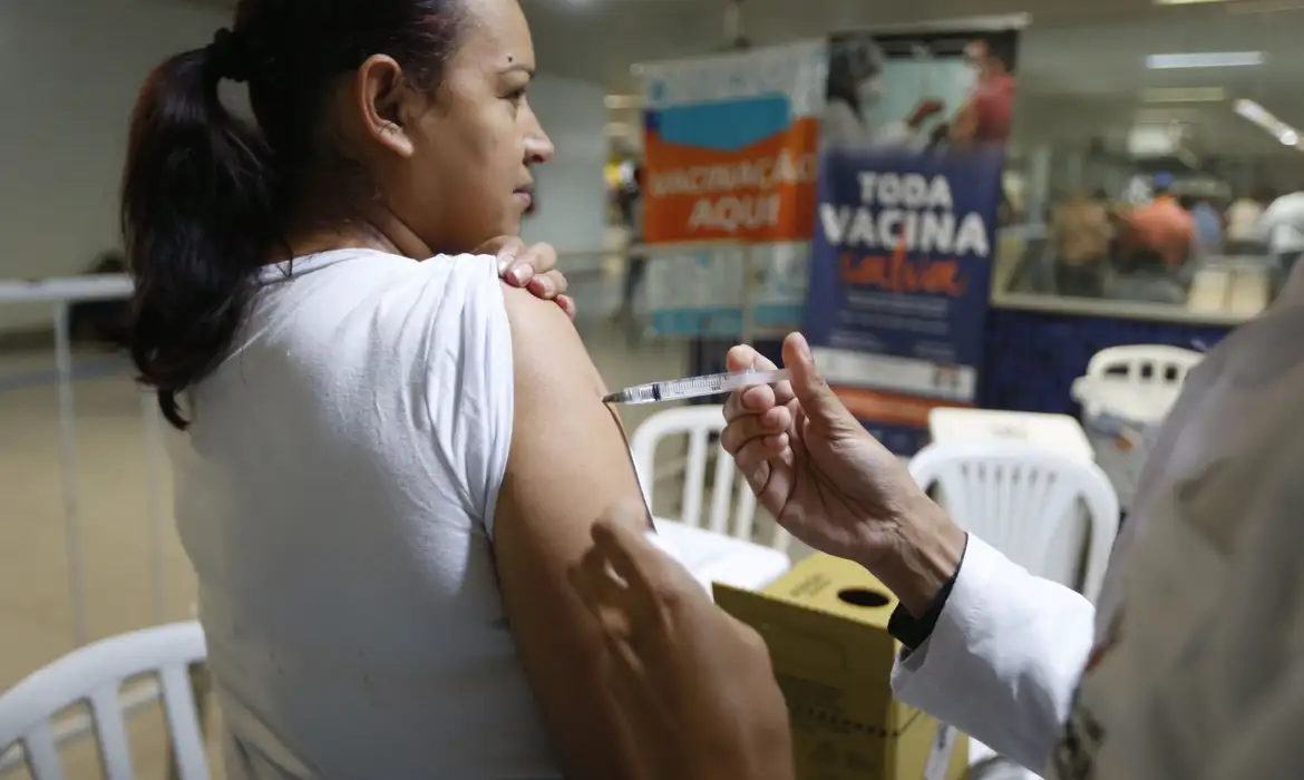 Ministério da Saúde antecipa vacinação contra gripe; campanha começa em 25 de março