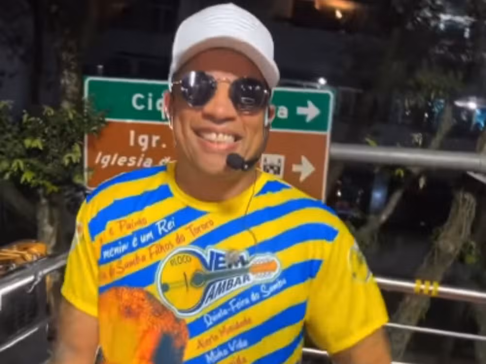 Músico do grupo Revelação é esfaqueado durante assalto, em Salvador