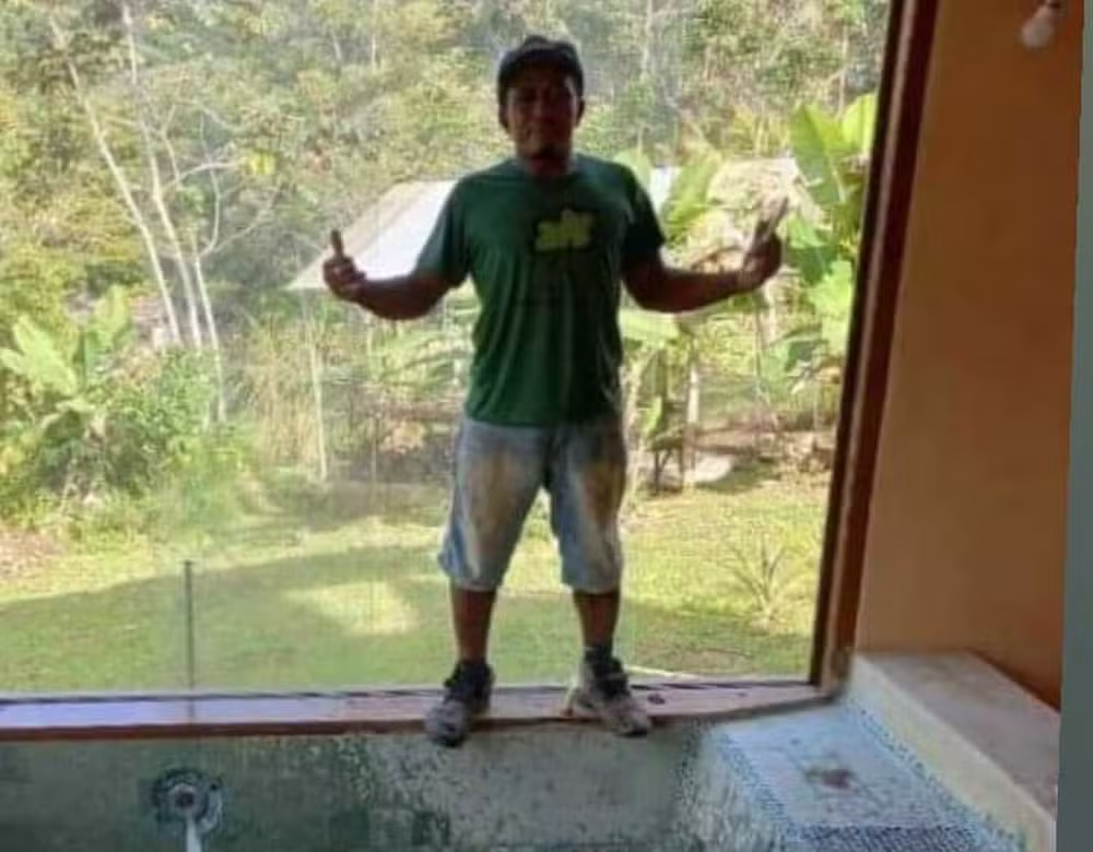 Paciente morre, após cair de maca e bater cabeça, em frente a hospital, no Sul da Bahia