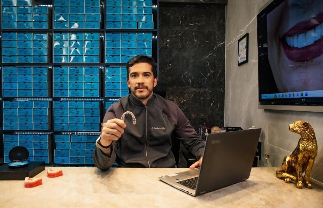 Dentista baiano com mais de 3.000 sorrisos transformados destaca os benefícios dos alinhadores invisíveis