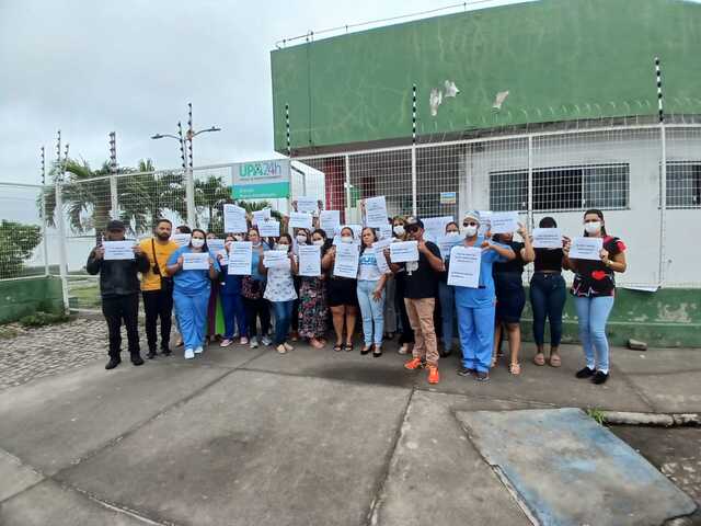 Funcionários da UPA da Queimadinha fazem protesto após 2 meses de salários atrasados