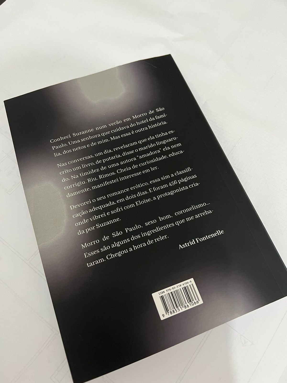 Suzanne Tosto lança livro 