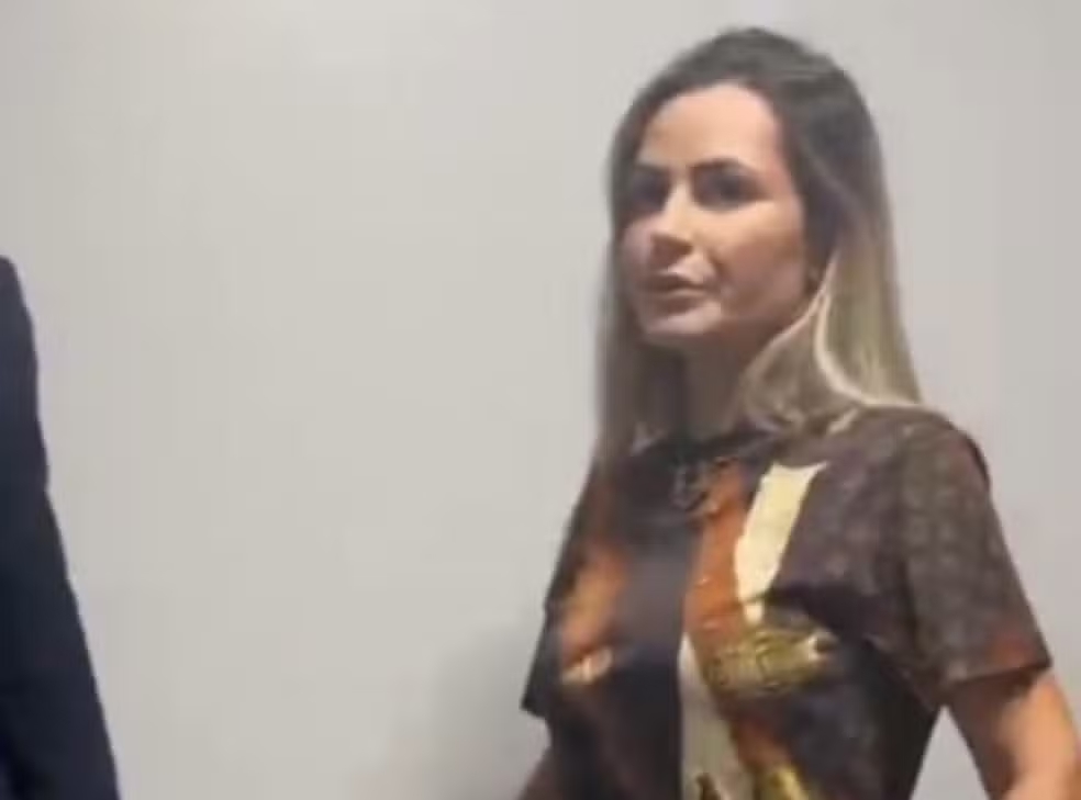 Após descumprir medidas cautelares, influenciadora Deolane Bezerra volta para presídio