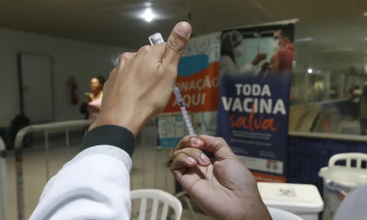 Anvisa atualiza composição de imunizantes contra gripe para 2025