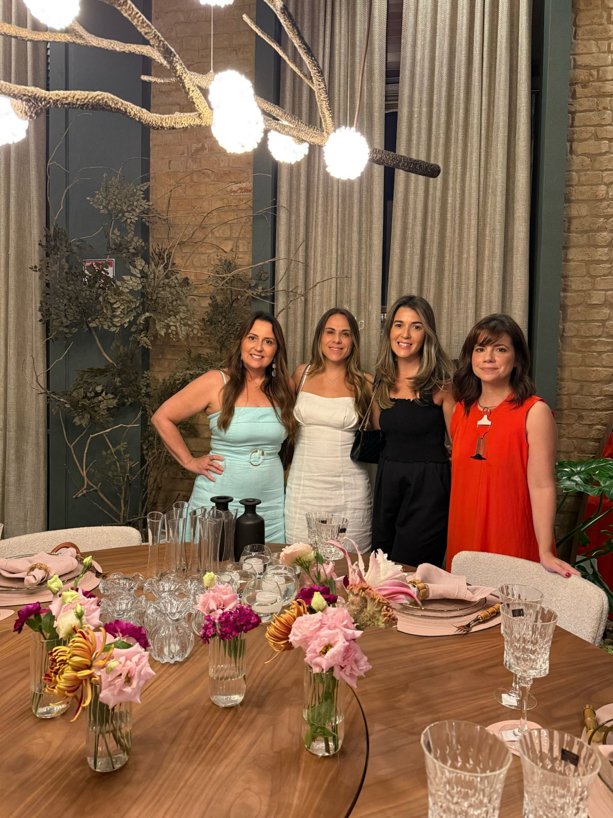 Encontro inspirador no Salão Aurora promove dicas valiosas sobre mesa posta e arranjos florais