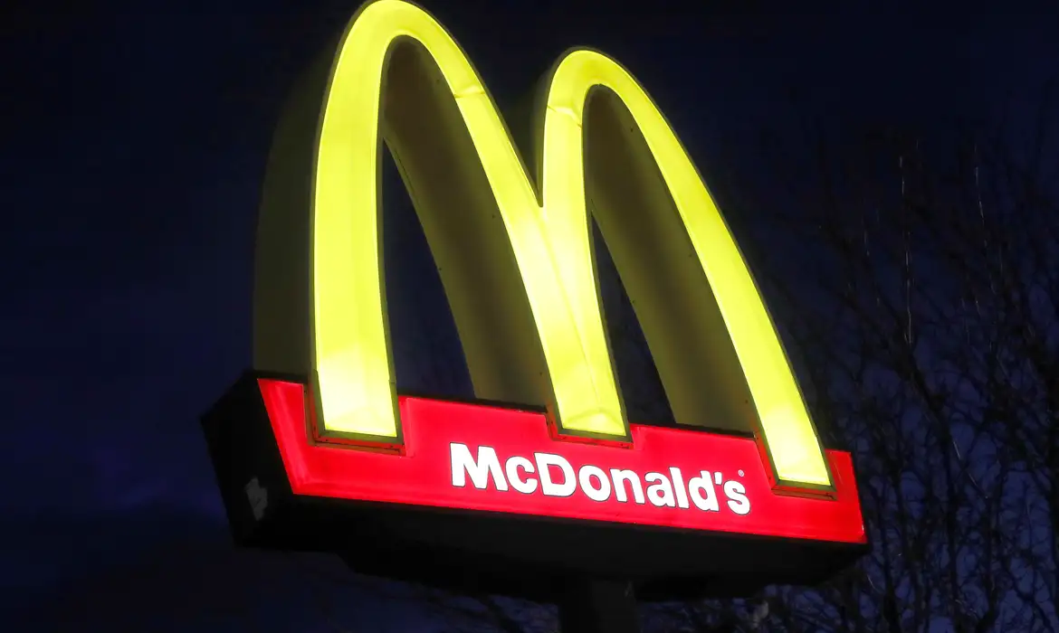 Surto de E. coli, nos EUA, pode estar relacionado a sanduíche do McDonalds