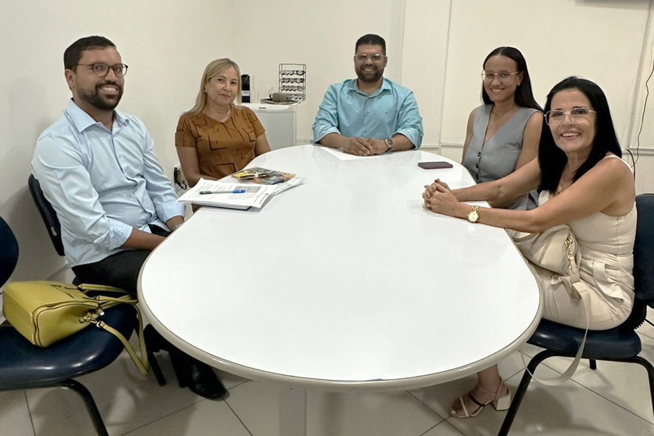 Secretarias municipais articulam parceria para ampliar atendimento terapêutico a autistas, em FSA