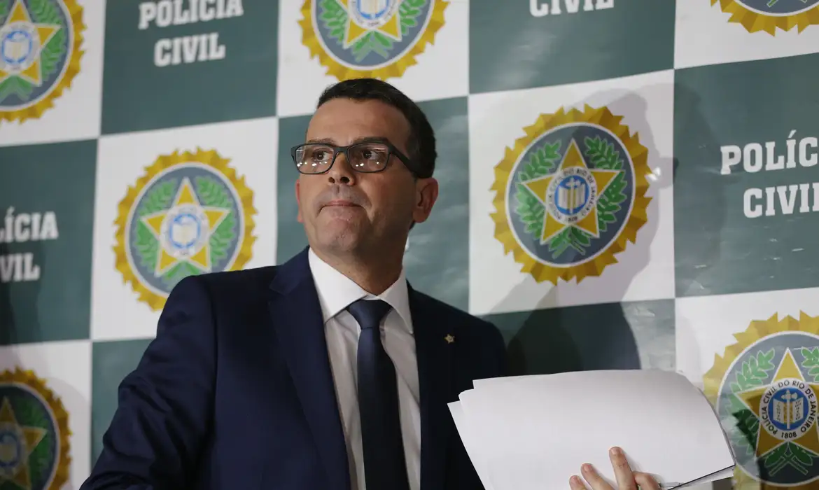 Ex-delegado preso sob suspeita de envolvimento na morte de Marielle Franco pede desbloqueio de salário