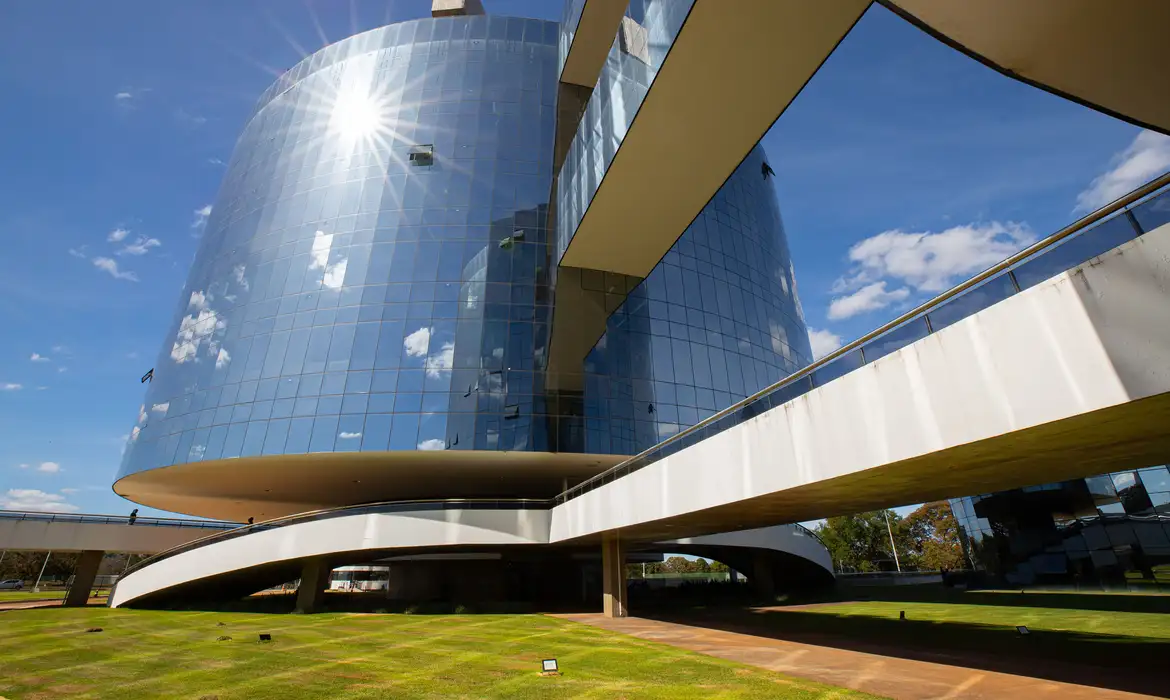 PGR afirma que Bolsonaro liderou ‘longa construção criminosa’
