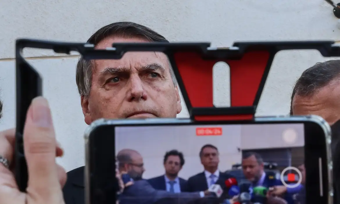 PGR denuncia Bolsonaro e mais 33 pessoas por tentativa de golpe de Estado
