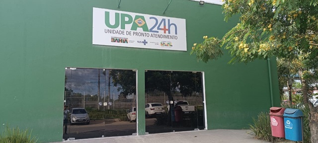 Por falta de macas, idoso recebe atendimento sentado em cadeira, na UPA do Clériston Andrade