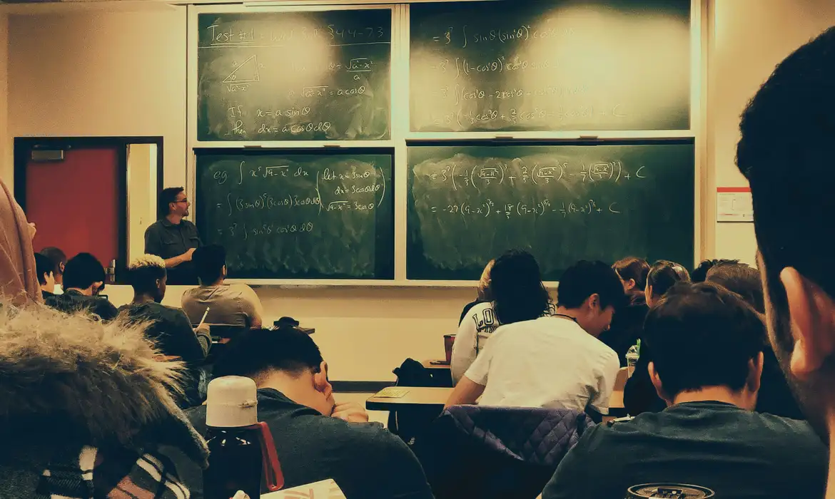 Termina, nesta quinta-feira (27), o prazo para entrar na lista de espera do Prouni 2025