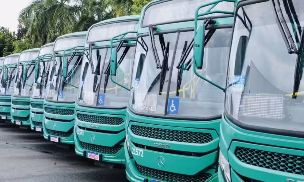 Empresa de ônibus oferece mais de 100 vagas de emprego exclusivas para mulheres, em Salvador