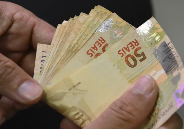 Governo prevê salário mínimo de R$ 1.631 em 2026