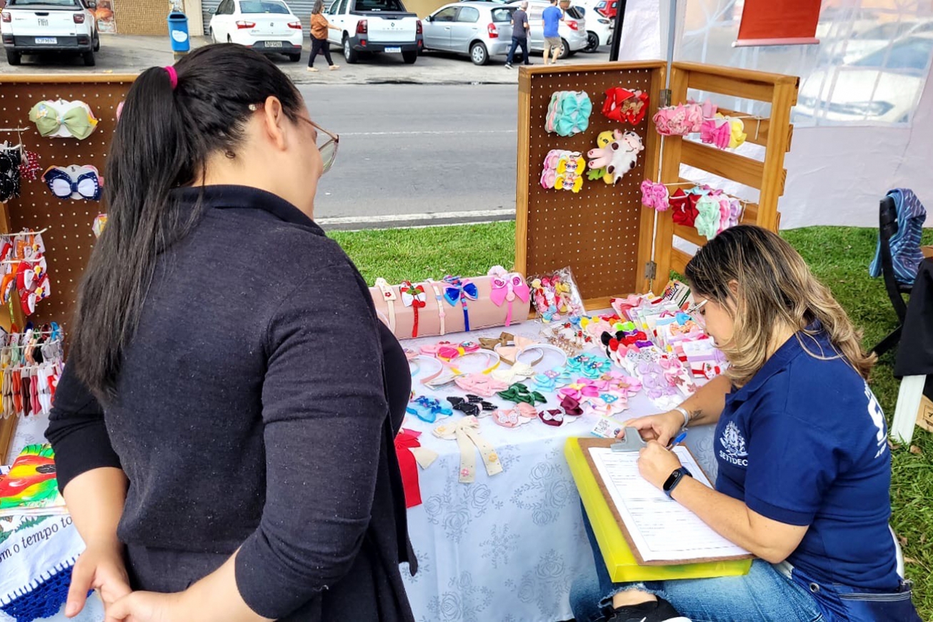 Secretaria de Trabalho realiza cadastro de expositores para Feira de Artesanato