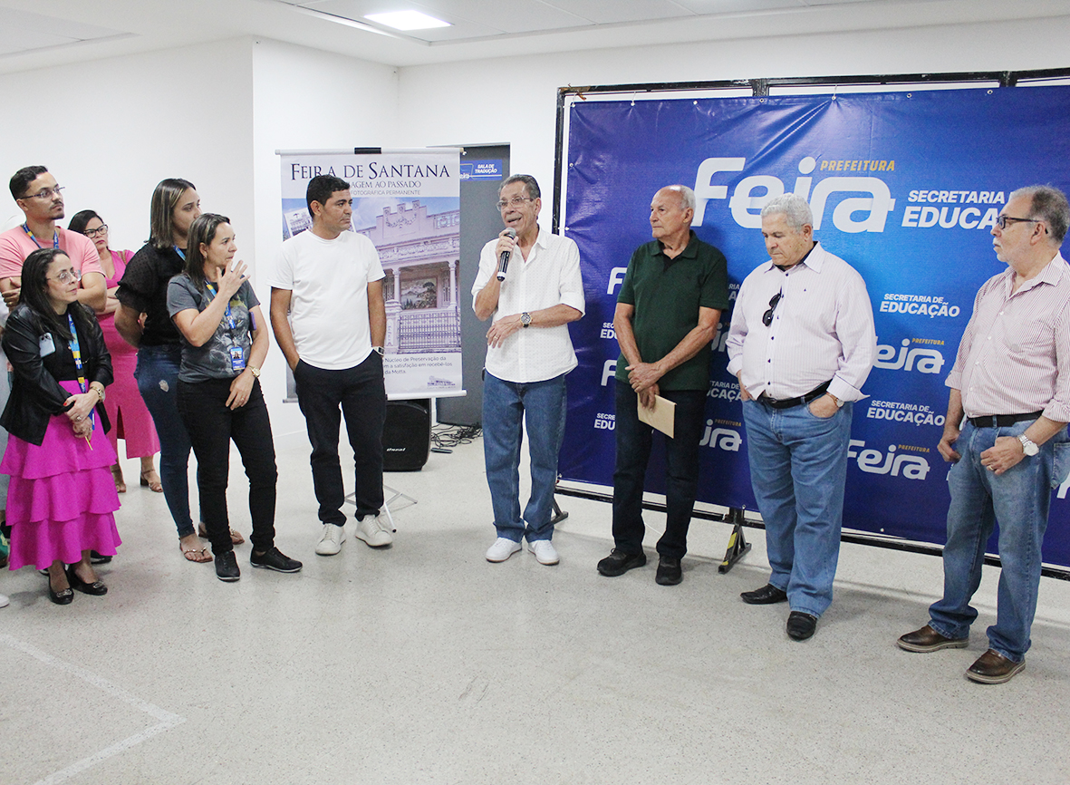 Livros sobre a memória de Feira de Santana passam a integrar acervo de 40 escolas municipais