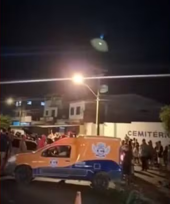 Acidente entre moto e carro deixa duas pessoas mortas em Riachão do JacuÃpe