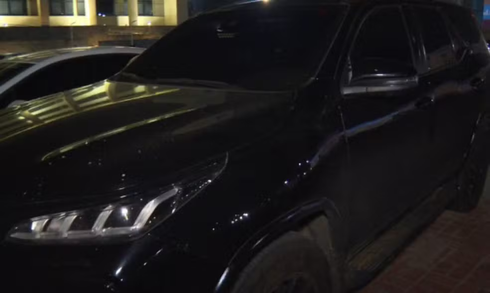 Carro blindado que pode ter sido usado pelo deputado Binho Galinha durante fuga é apreendido em Feira de Santana