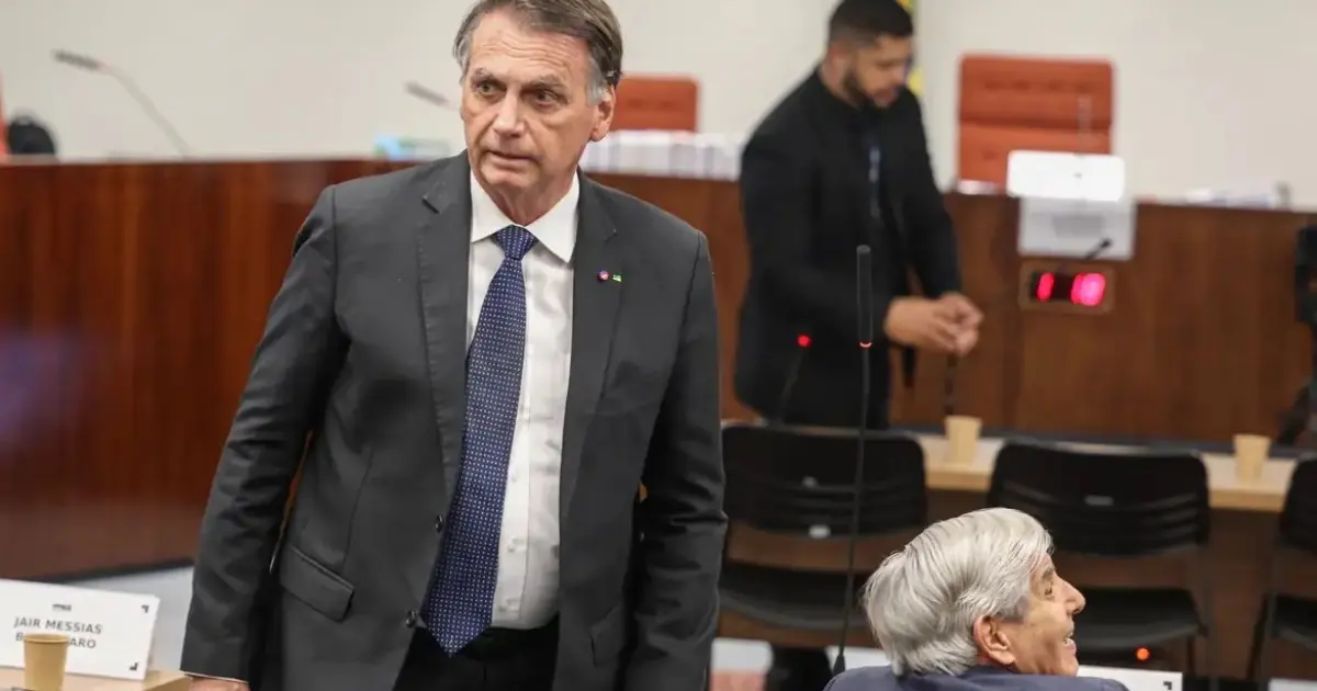 Defesa de Bolsonaro recorre ao STF contra condenação de 27 anos por crimes contra a democracia