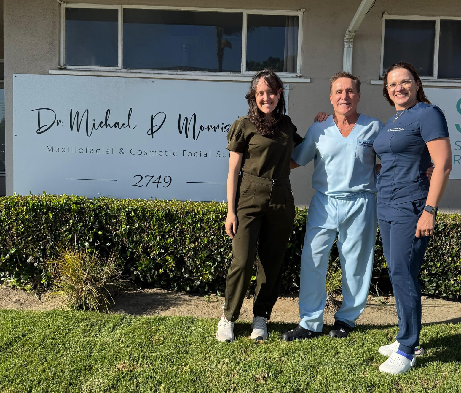 Dupla baiana de cirurgiãs bucomaxilo são convidadas  para acompanhar cirurgião referência em cirurgias estéticas faciais na Califórnia