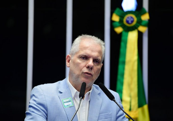 Ex-presidente do INSS e ex-diretor de benefícios depõem à CPMI que investiga fraudes em aposentadorias