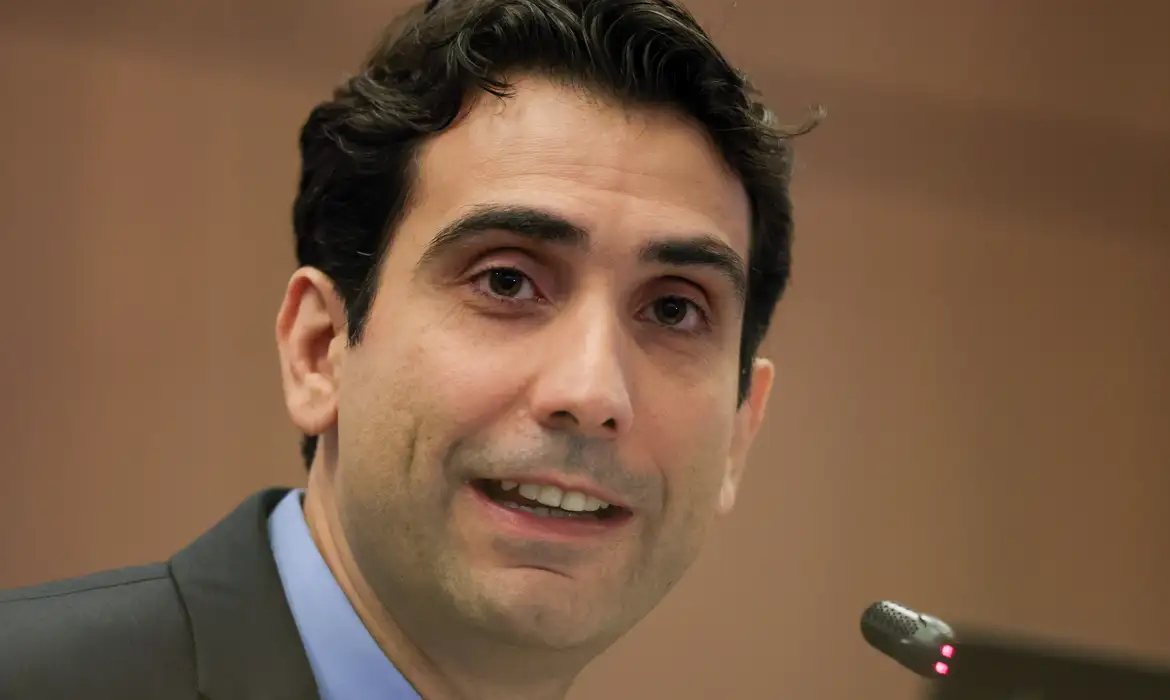 Presidente do BC diz que mercado de trabalho é o mais exuberante em três décadas