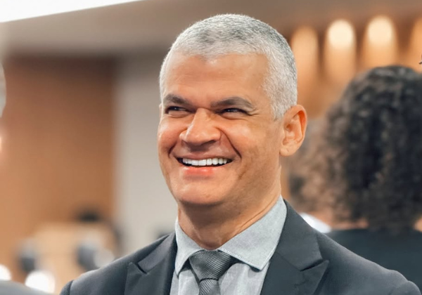 Vice-prefeito de Feira de Santana tem celular roubado durante engarrafamento na BR-324