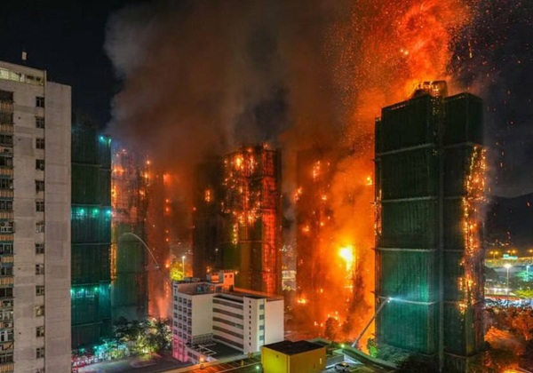  Incêndio em complexo residencial de Hong Kong deixa 61 mortos e quase 300 desaparecidos