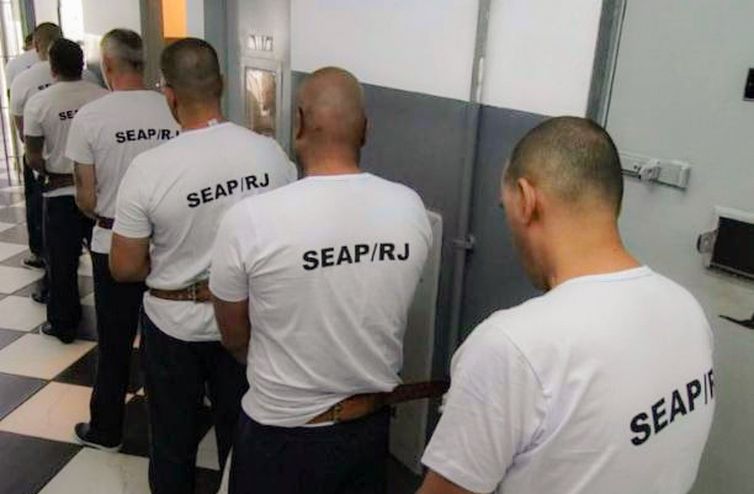 Chefes do Comando Vermelho são transferidos para presídios federais