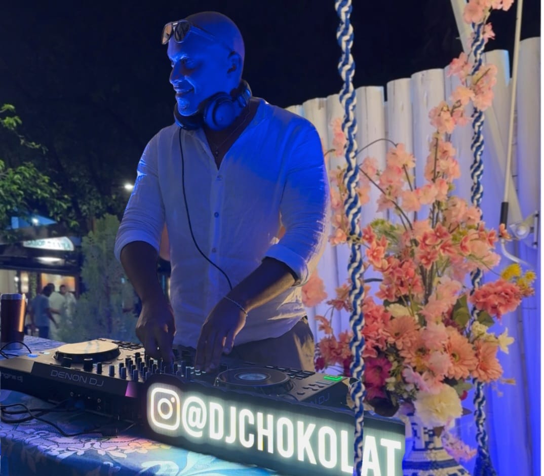 Espaço de arte e moda lançou descolada linha de lenços de seda no Litoral Norte baiano 