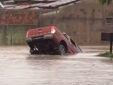 Fortes chuvas causam estragos em diversas cidades da Bahia