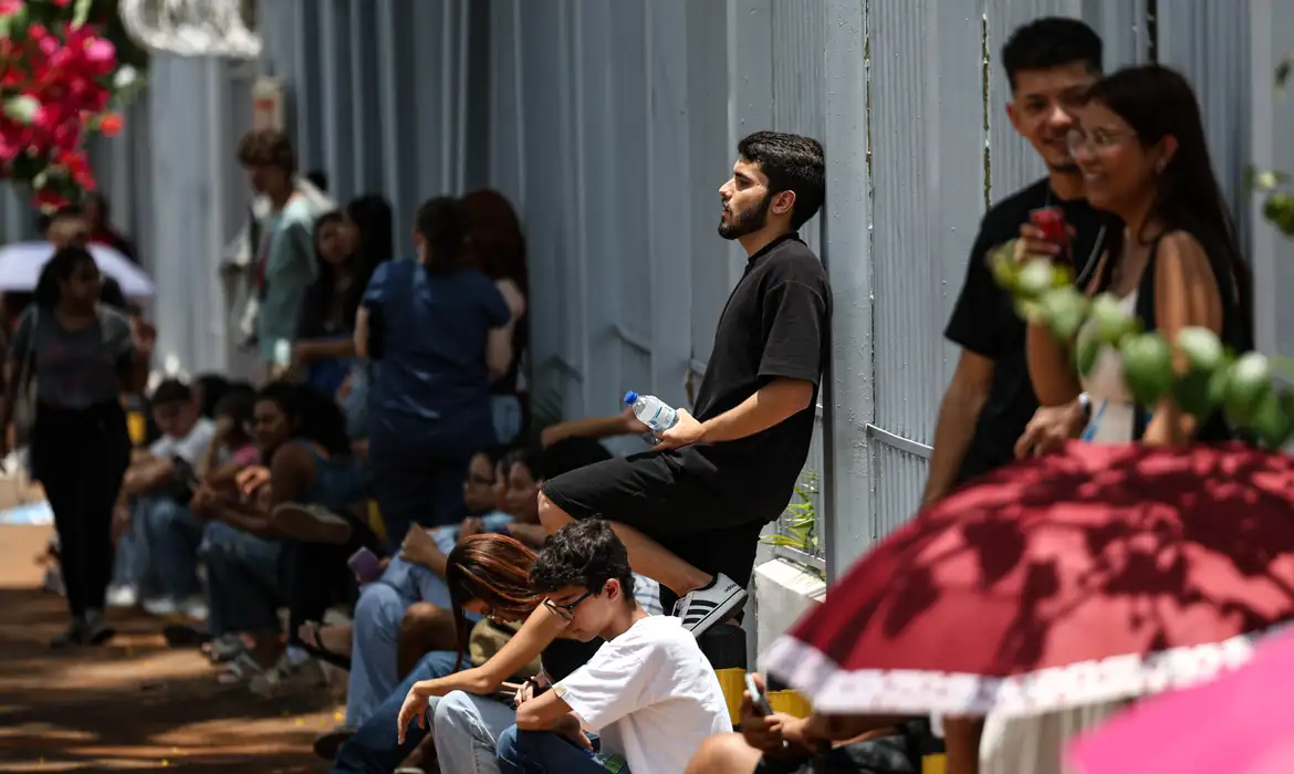 Inep anula três questões do Enem 2025, por suspeita de vazamento