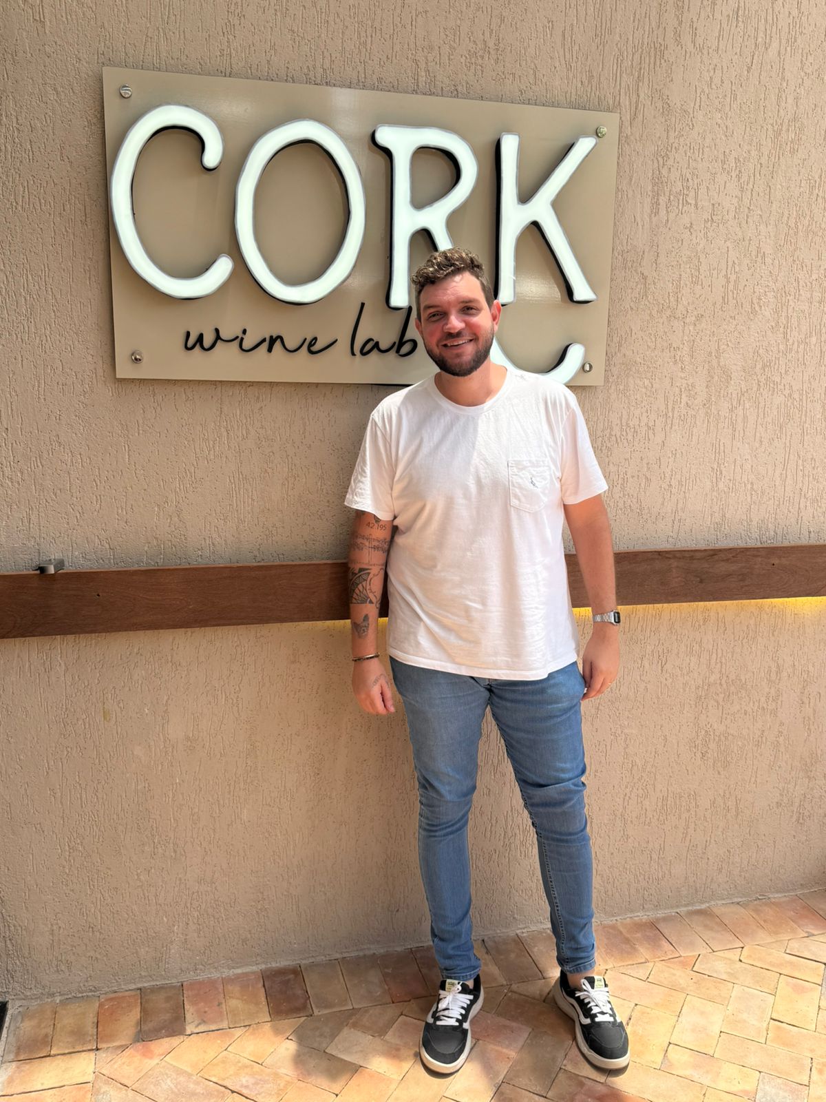 Cork propõe novo jeito de apreciar vinho em Salvador